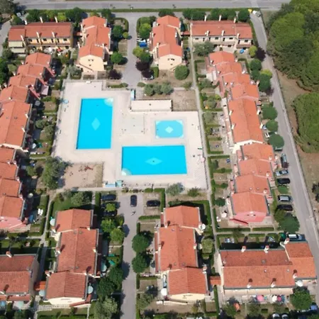 Townhouse With Garden And Pool In Apartment