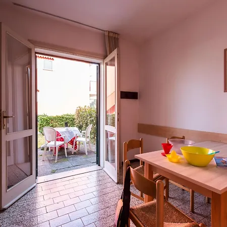 Townhouse With Garden And Pool In Apartment
