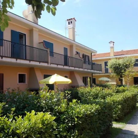 Townhouse With Garden And Pool In