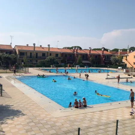 Apartment Townhouse With Garden And Pool In Bibione