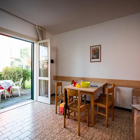 Apartment Townhouse With Garden And Pool In